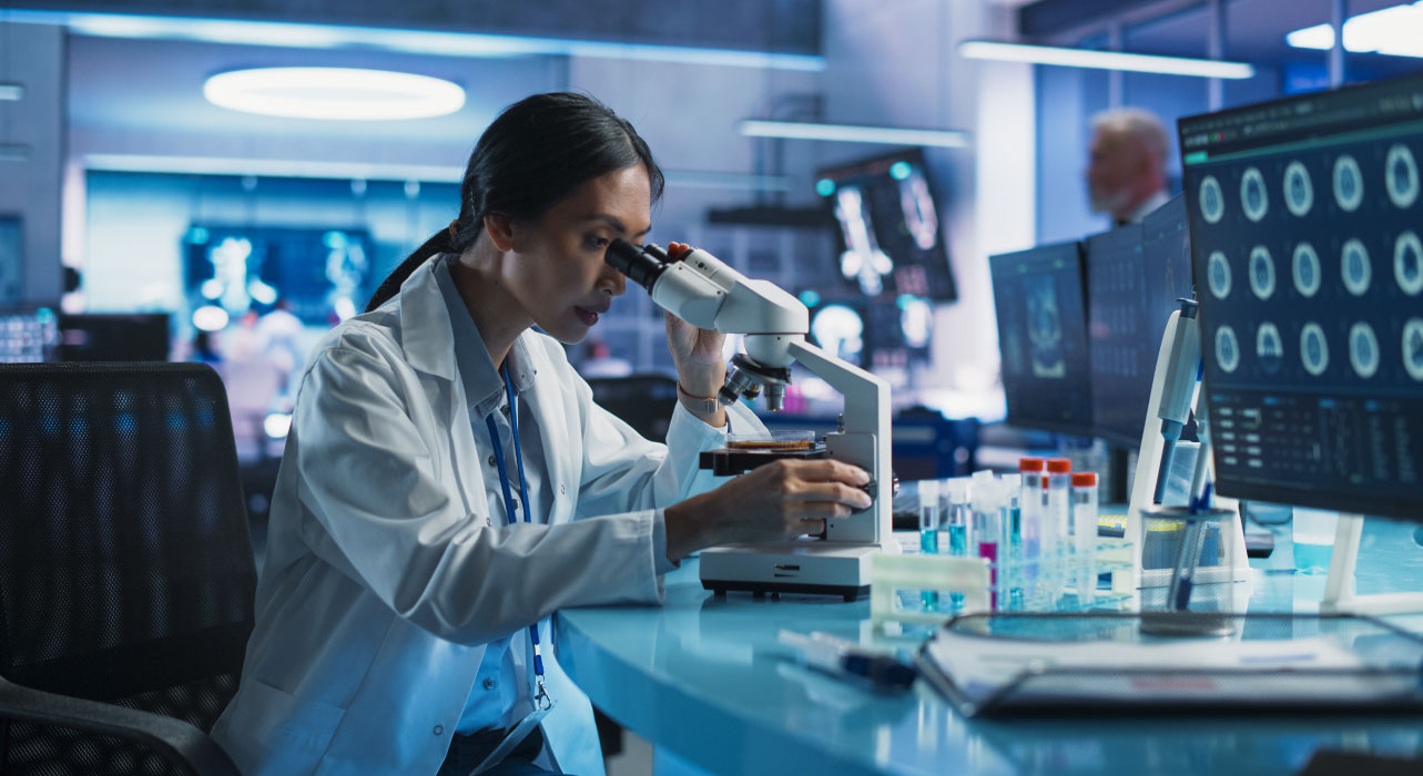 Women in a lab working